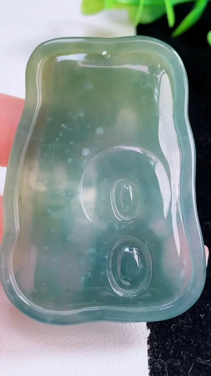 天然A货翡翠蓝水双彩凤凰大势至菩萨吊坠，尺寸61.5-44.7-6.8，重量:35.63g
12月24日