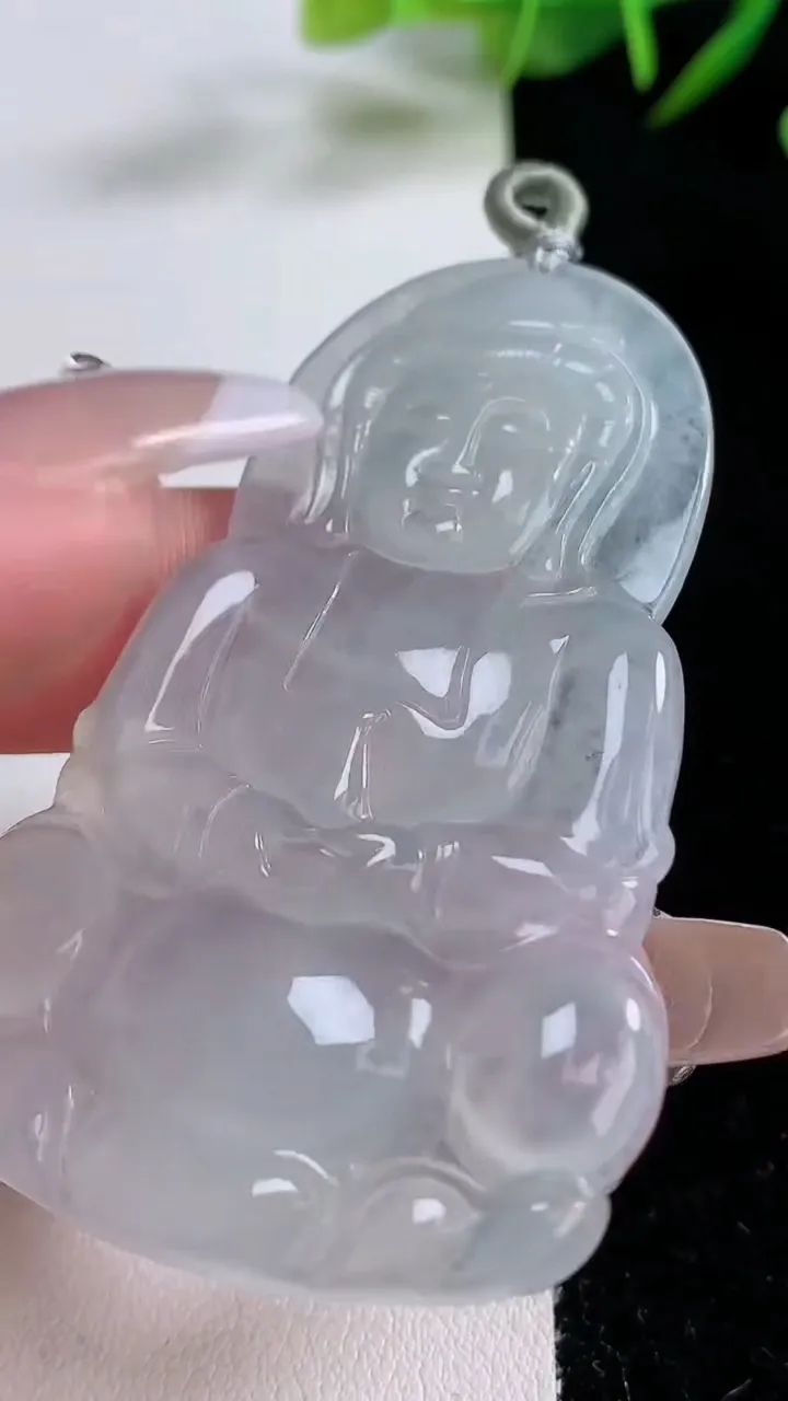 天然A货翡翠观音菩萨吊坠 尺寸60-38.4-4.4，重量:18.85g
12月24日