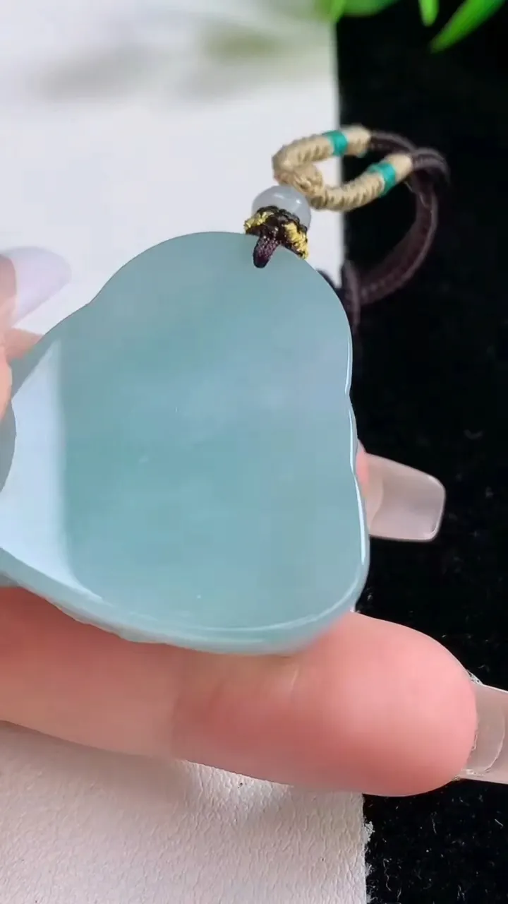 天然A货翡翠飘花财神爷吊坠，尺寸37-35.2-12.3，重量:30.81g
12月24日