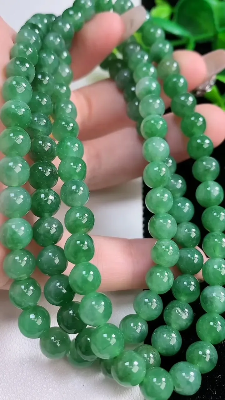 天然A货翡翠圆珠项链，尺寸7，重:64.53g
12月24日