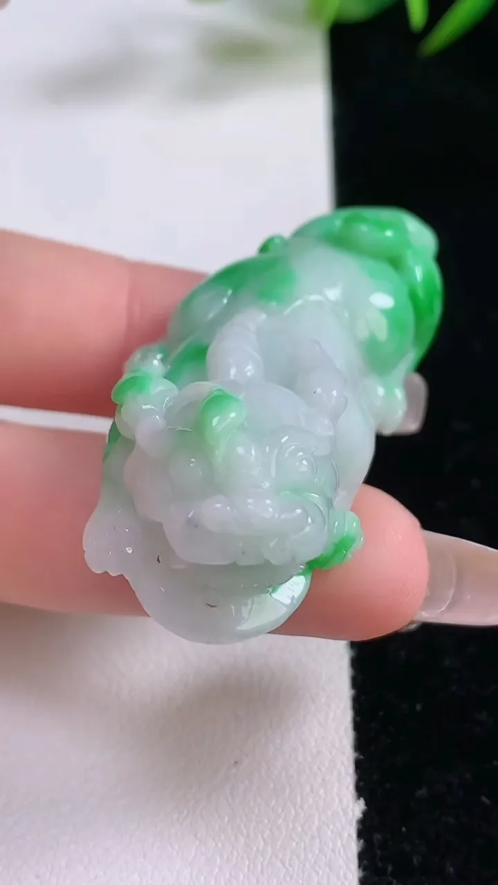 天然A货翡翠貔貅吊坠，尺寸52.5-20.4-11.5，重量:25.09g
12月24日