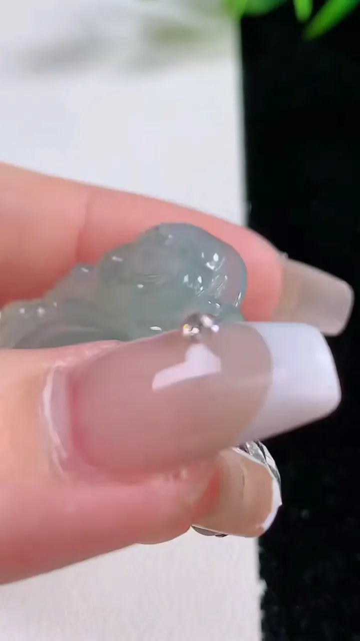 天然A货翡翠佛公吊坠，尺寸27.5-34-4.9，重量:6.94g
12月24日