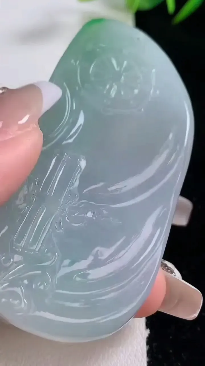 天然A货翡翠凤凰阿弥陀佛吊坠，尺寸68.3-33.7-12.2，重量:62.21g
12月24日