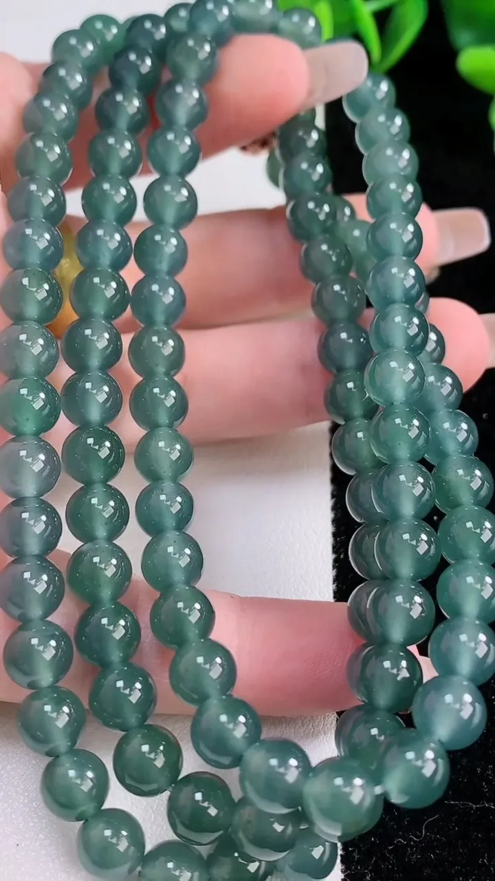天然A货翡翠圆珠项链，尺寸7-108颗，重:63.34g
12月24日