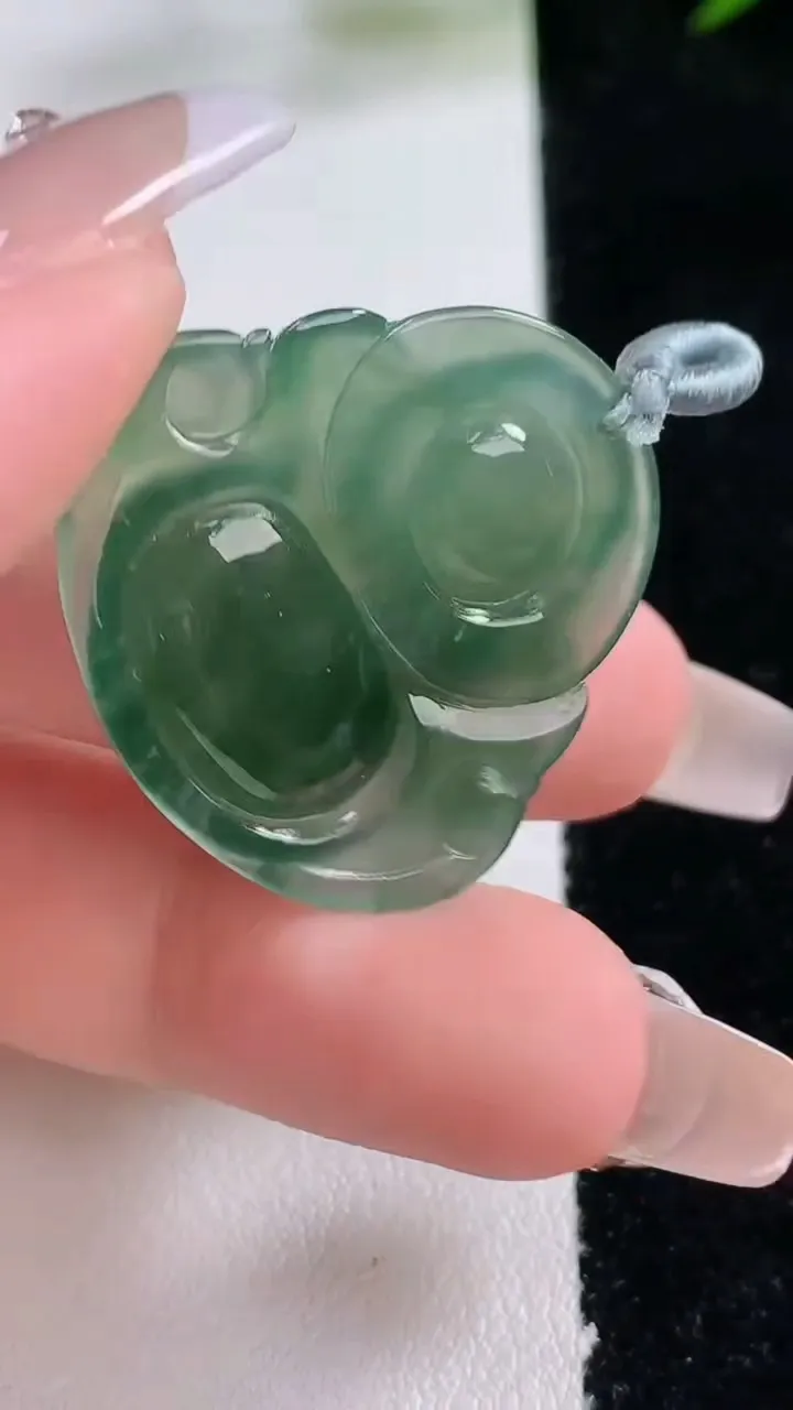 天然A货翡翠佛公吊坠，尺寸28.8-31.8-6，重量:7.91g
12月24日