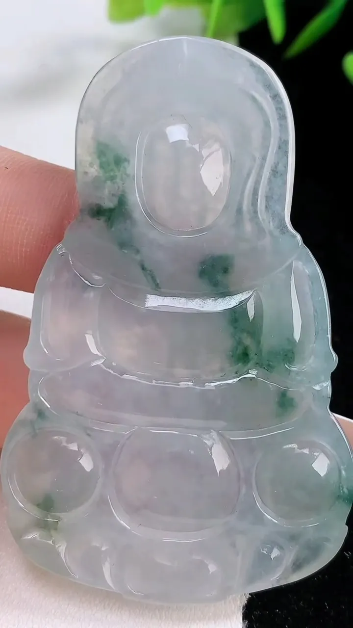 天然A货翡翠冰种飘花观音菩萨吊坠，尺寸64-40-5.5，重:23.52g
12月24日
