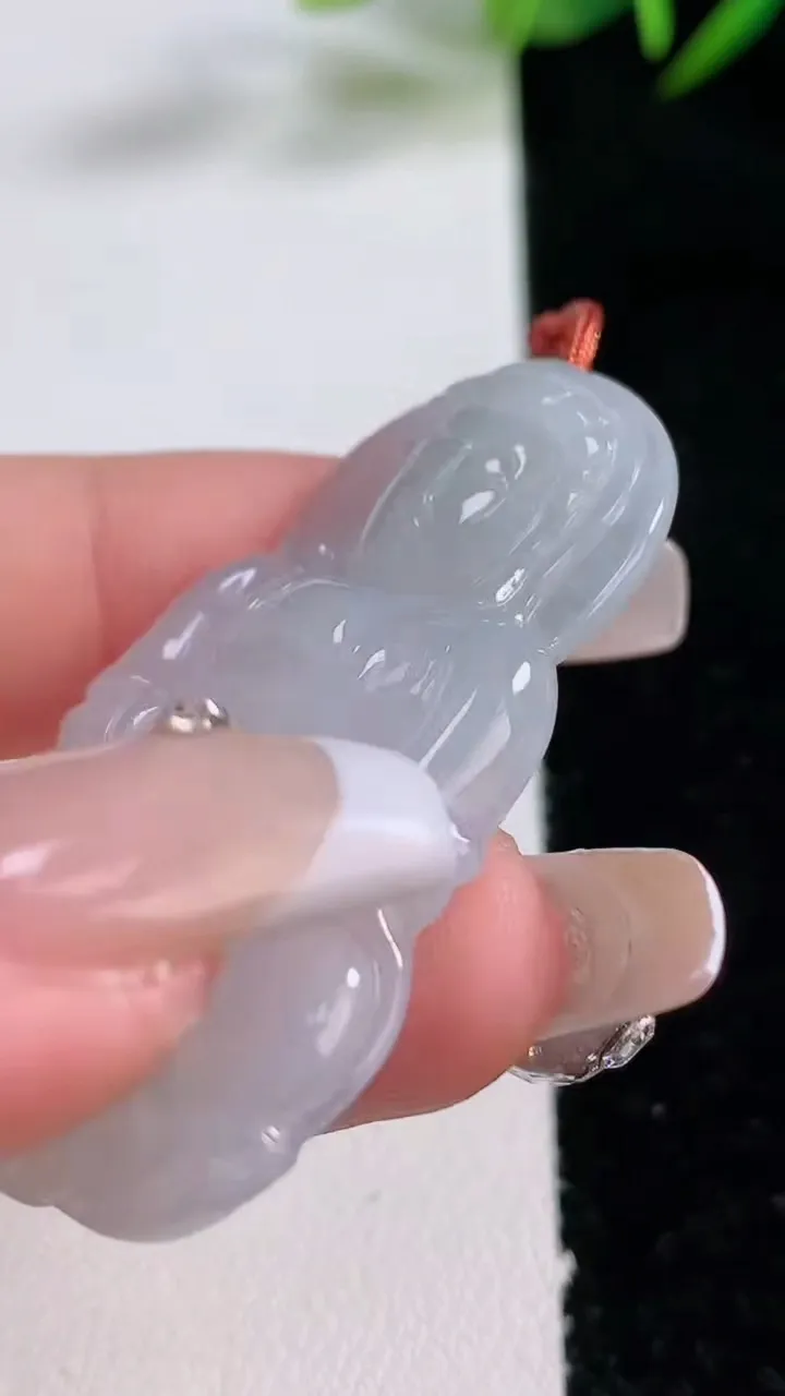 天然A货翡翠观音菩萨吊坠，尺寸46.6-29.2-5.4，重量:11.35g
12月24日