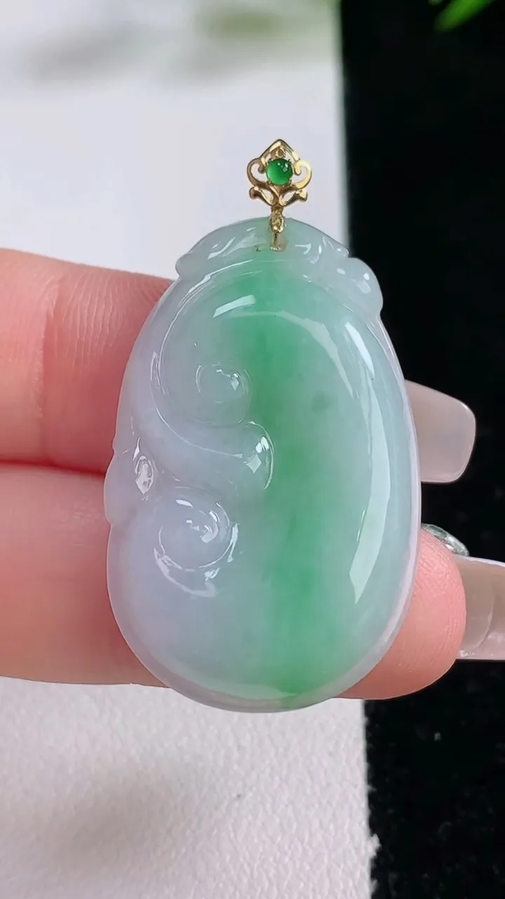 天然A货翡翠如意吊坠，尺寸34-21.2-4，重量:6.06g
12月24日
