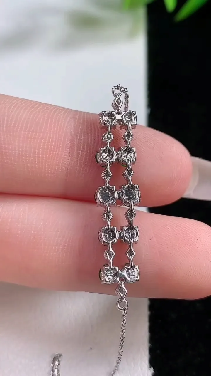 天然A货翡翠蛋面手链，尺寸27.5-7.5-3.3，重:2.24g
12月24日