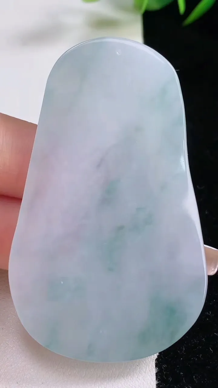 天然A货翡翠飘花观音菩萨吊坠，尺寸64.4-39.8-6，重量:30.18g
12月24日