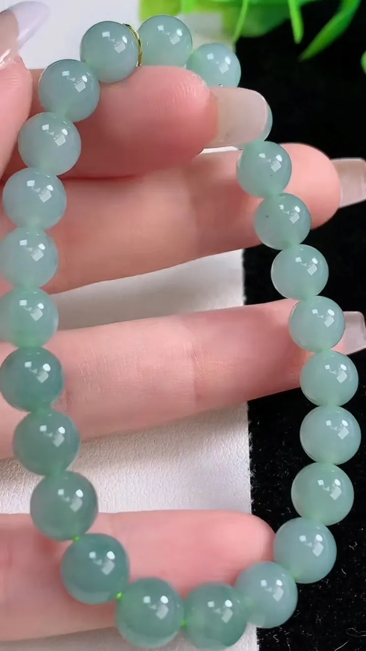 天然A货翡翠圆珠手串，尺寸7.7-24颗，重量:19.34g12月24日
工厂直销收藏佳品,种好水足