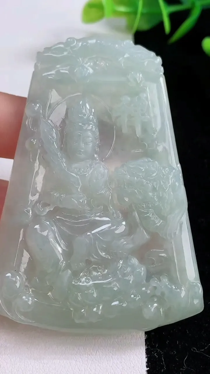天然A货翡翠文殊菩萨吊坠，尺寸71-49-4.7，重量:32.37g
12月24日