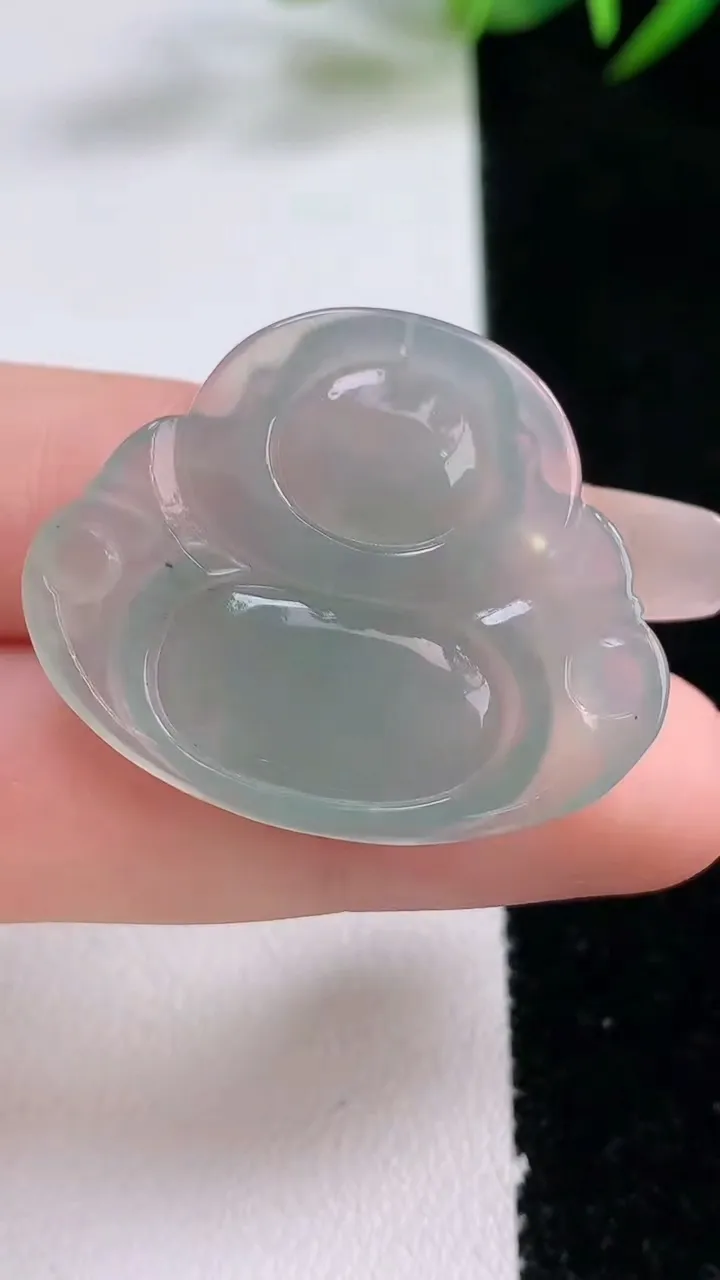 天然A货翡翠佛公吊坠，尺寸27.5-34-4.9，重量:6.94g
12月24日