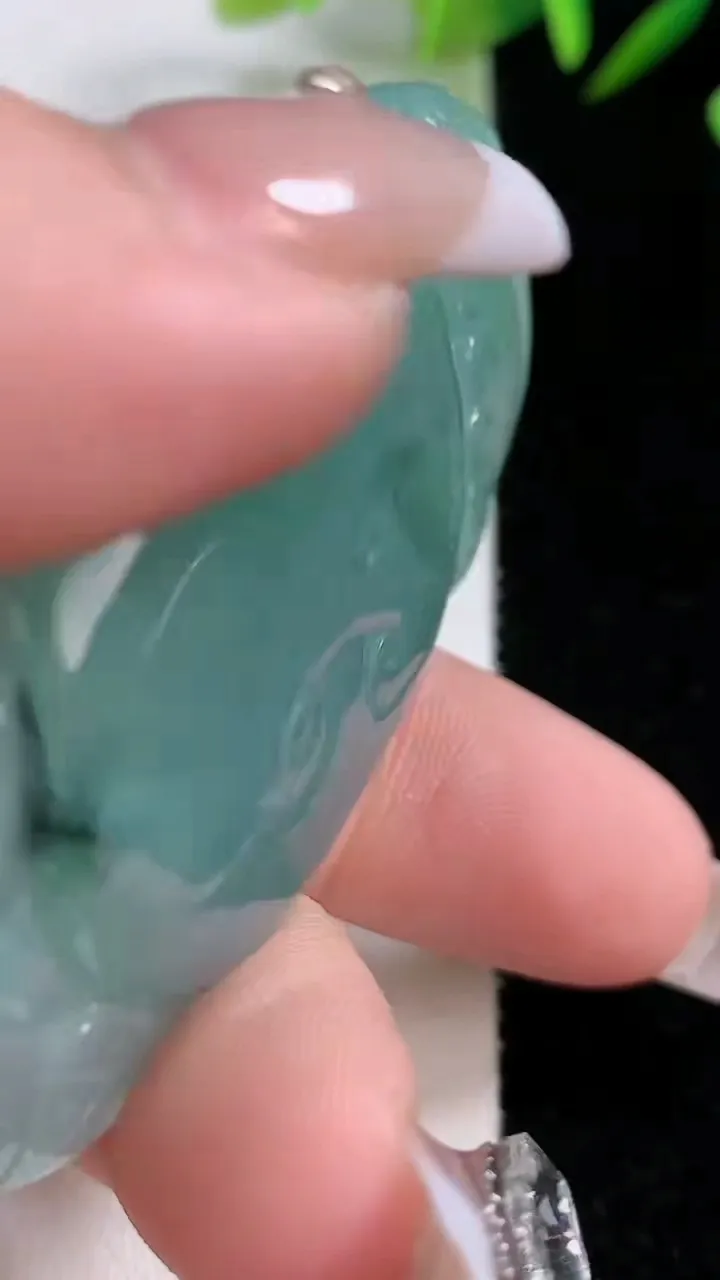 天然A货翡翠飘花凤凰吊坠，尺寸58-29.7-16，重:53.00g
12月24日