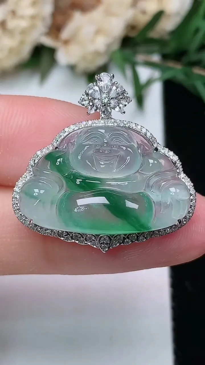 天然A货翡翠佛公吊坠，尺寸25-25.3-8.3，裸石14.7-22.9
12月24日