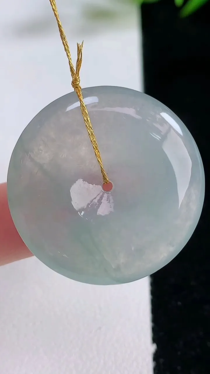 天然A货翡翠冰种飘花平安扣吊坠，尺寸30.4-5.5，重量:11.04g
12月24日