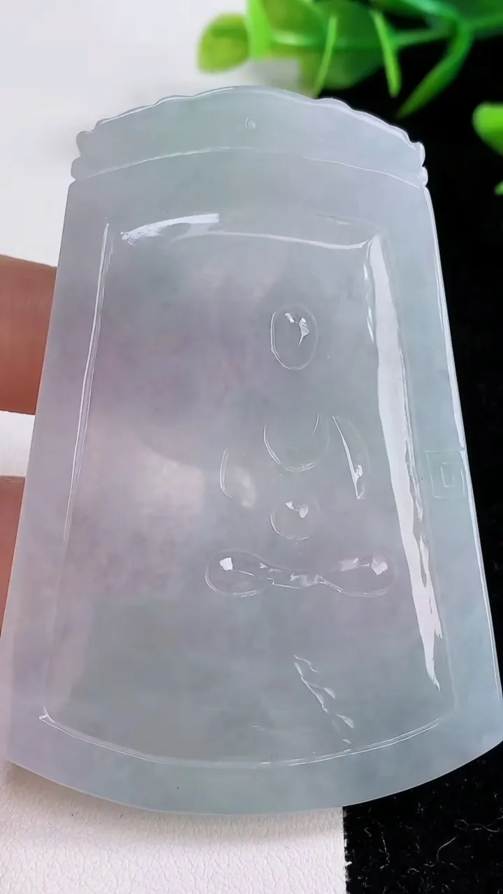 天然A货翡翠飘花文殊菩萨吊坠，尺寸72.5-50.6-5.9，重量:42.98g
12月24日