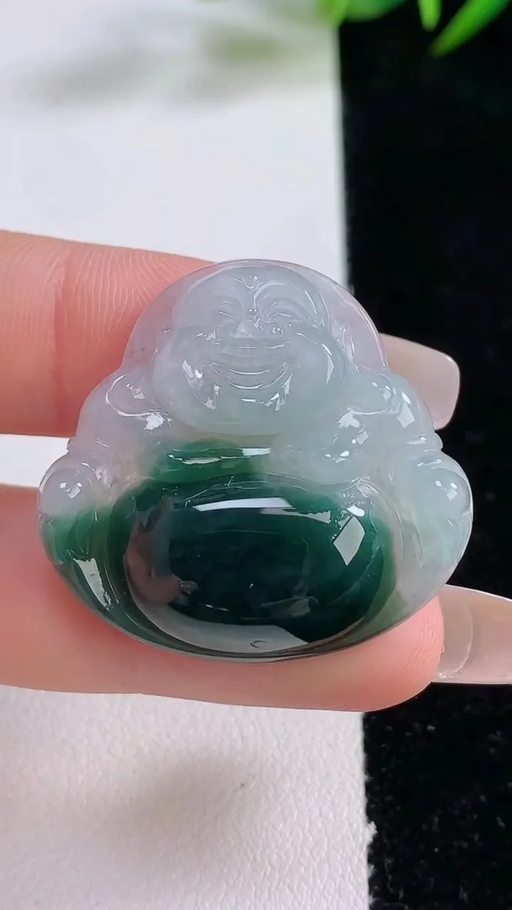 天然A货翡翠飘花佛公吊坠，尺寸30-32-6.3，重量:8.37g
12月24日