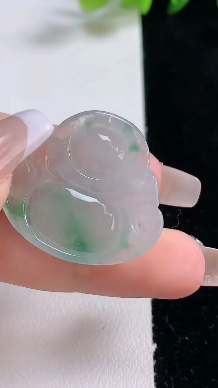 天然A货翡翠佛公吊坠，尺寸27.8-31.6-5.7，重量:7.81g
12月24日