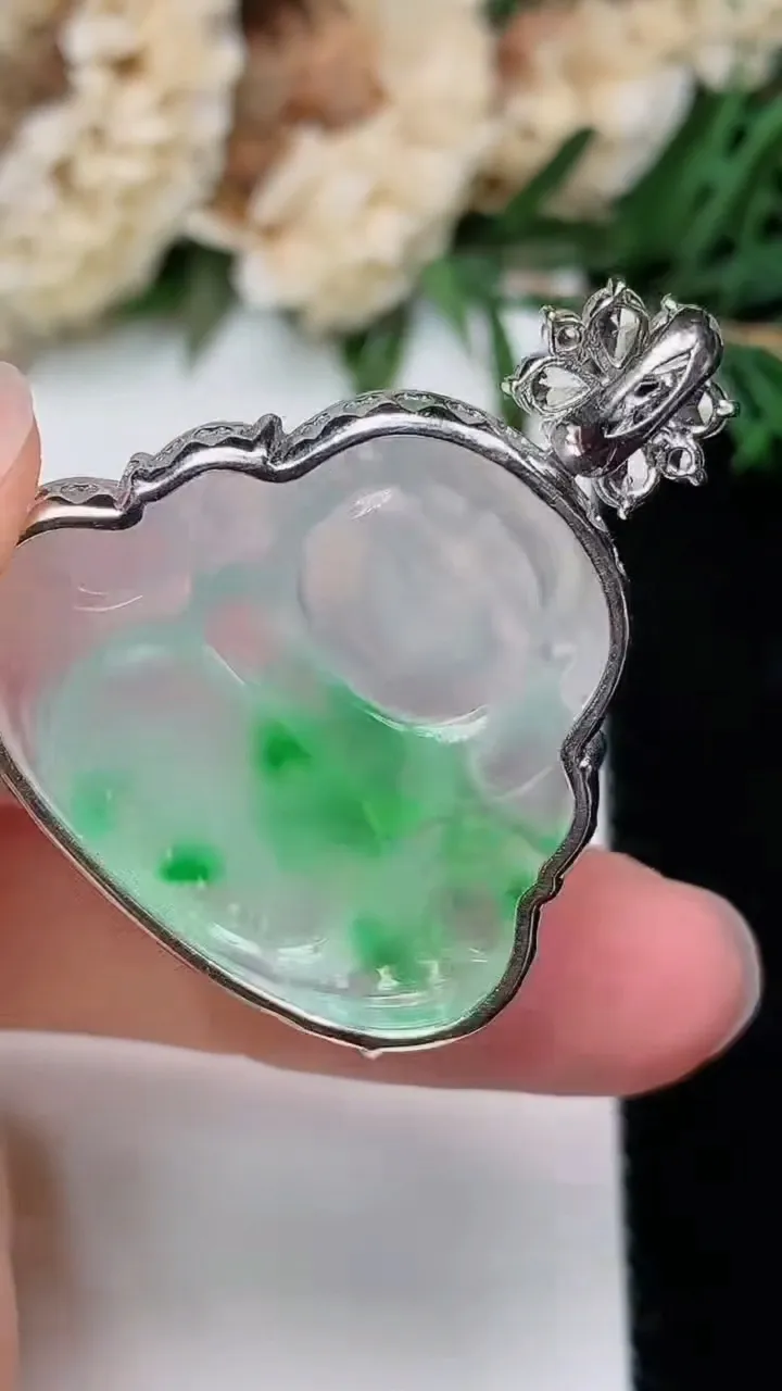 天然A货翡翠佛公吊坠，尺寸24-28.6-7.5，重量:6.80g
12月24日