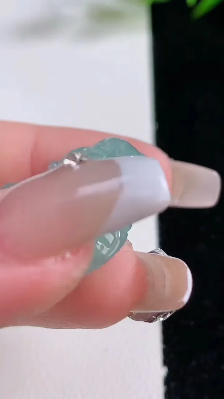 天然A货翡翠佛公吊坠，尺寸27-31-6.3，重量:7.94g
12月24日