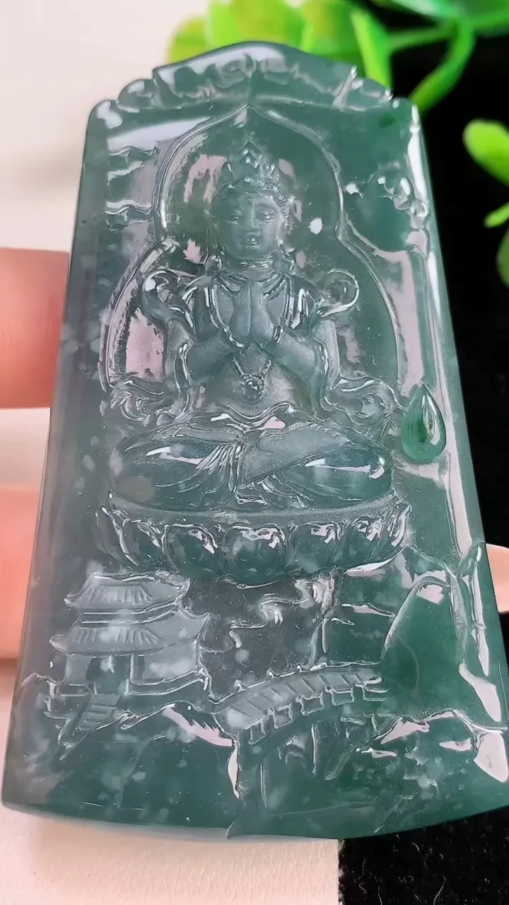 天然A货翡翠蓝水观音菩萨吊坠，尺寸74-44-8，重:56.20g
12月24日