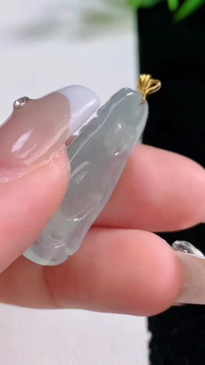 天然A货翡翠财神爷吊坠，尺寸31-12.8-6，重量:4.35g
12月24日