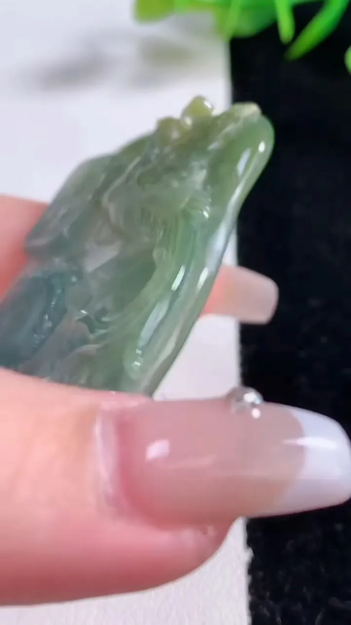 天然A货翡翠蓝水双彩凤凰大势至菩萨吊坠，尺寸61.5-44.7-6.8，重量:35.63g
12月2