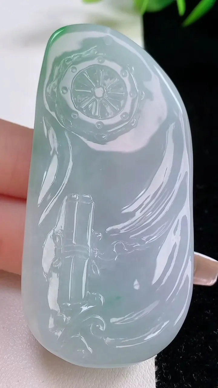 天然A货翡翠凤凰阿弥陀佛吊坠，尺寸68.3-33.7-12.2，重量:62.21g
12月24日