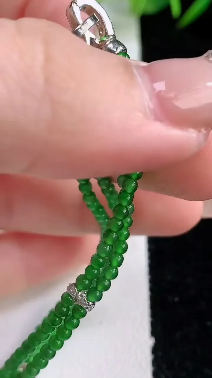 天然A货翡翠小米珠手串，尺寸2.3，重量:5.31g12月24日
工厂直销收藏佳品,种好水足，色泽均匀，有种有色，上手高大气！