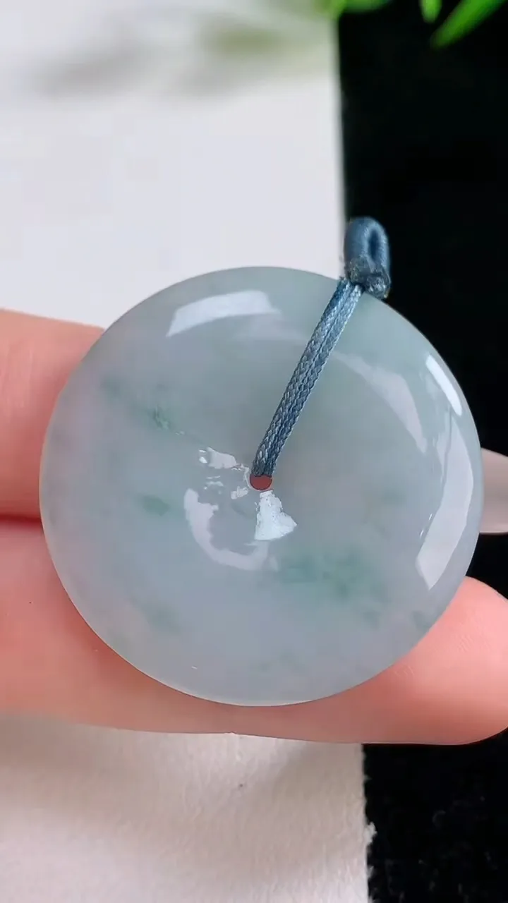 天然A货翡翠飘花平安扣吊坠，尺寸32.3-5，重量:11.97g
12月24日