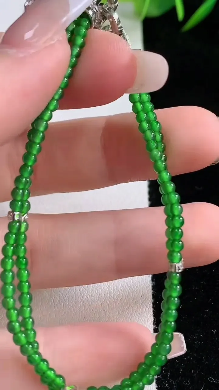 天然A货翡翠小米珠手串，尺寸2.3，重量:5.31g12月24日
工厂直销收藏佳品,种好水足，色泽均