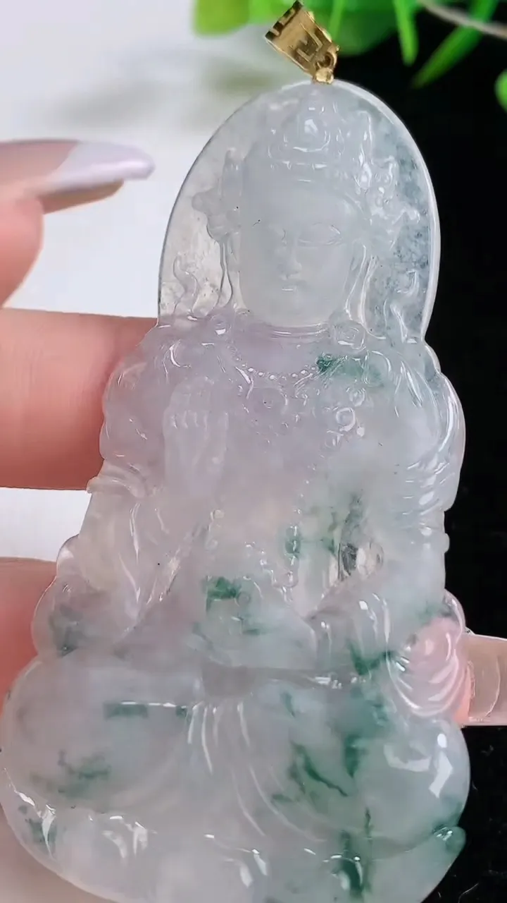 天然A货翡翠种飘花度母观音吊坠，尺寸71.8-38.3-5.4，重量:25.24g
12月24日