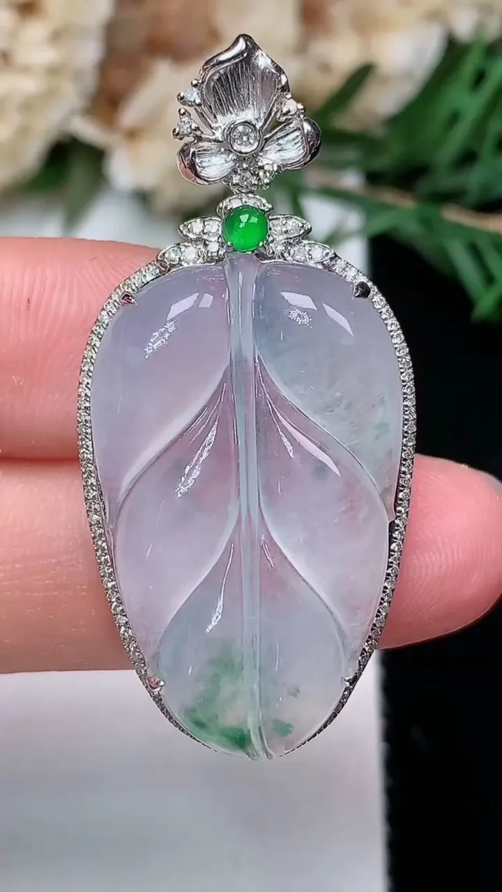 天然A货翡翠金枝玉叶 叶子吊坠，尺寸40.9-19.2-8.6，裸石28-17.3，重量:5.98g