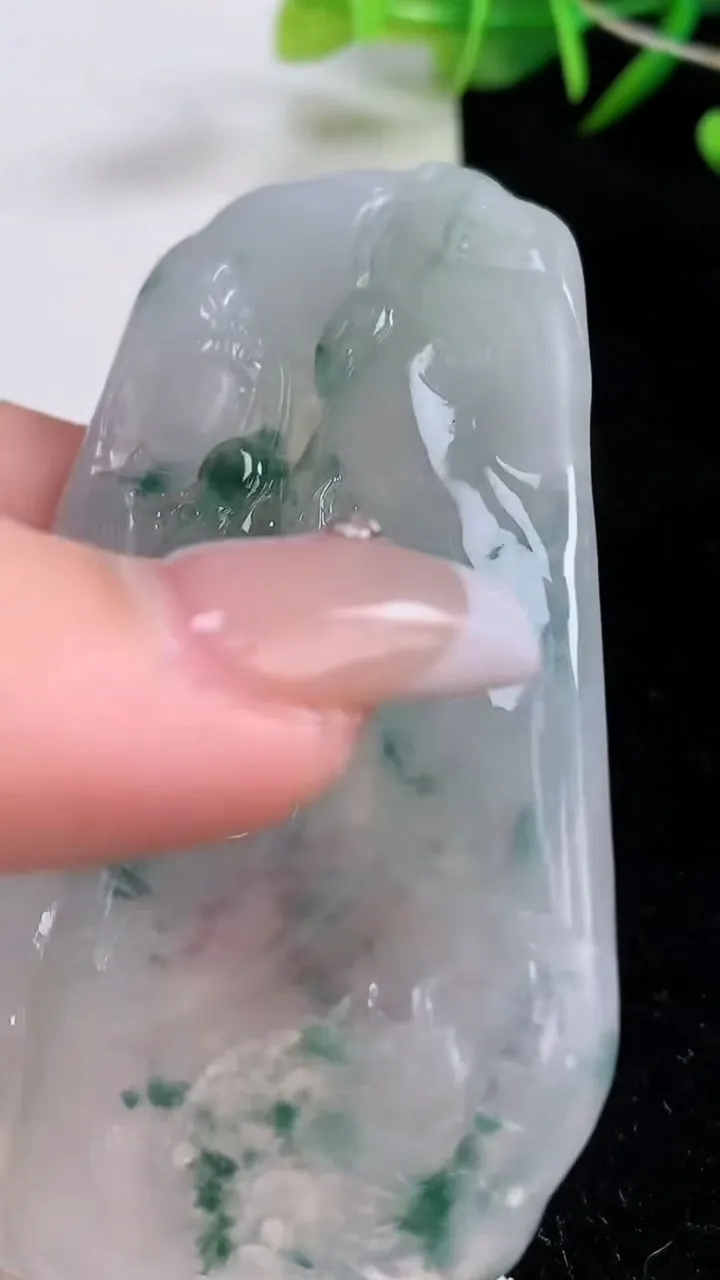 天然A货翡翠冰种飘花文殊菩萨吊坠，尺寸73.8-44-4.6，重量:38.58g
12月24日