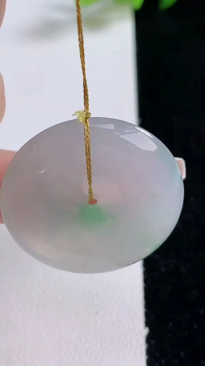 天然A货翡翠平安扣吊坠，尺寸32.2-5.6，重量:13.58g
12月24日