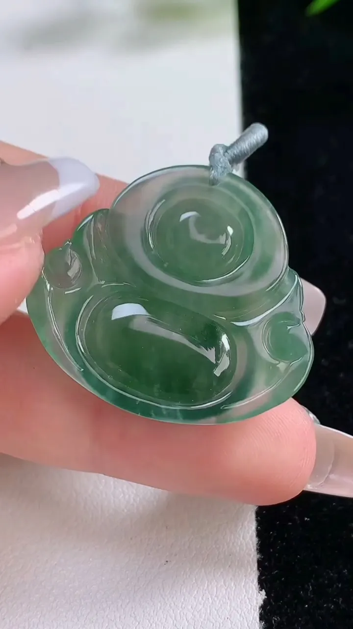 天然A货翡翠佛公吊坠，尺寸28.8-31.8-6，重量:7.91g
12月24日