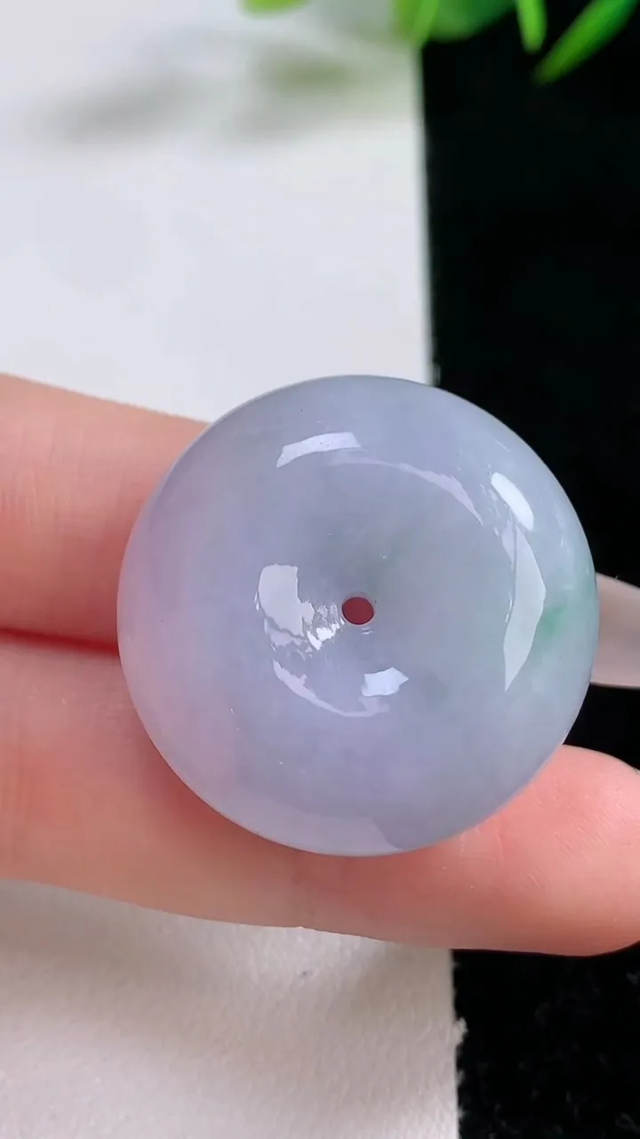 天然A货翡翠春带彩紫罗兰平安扣吊坠，尺寸29.2-11.7，重量:21.18g
12月24日