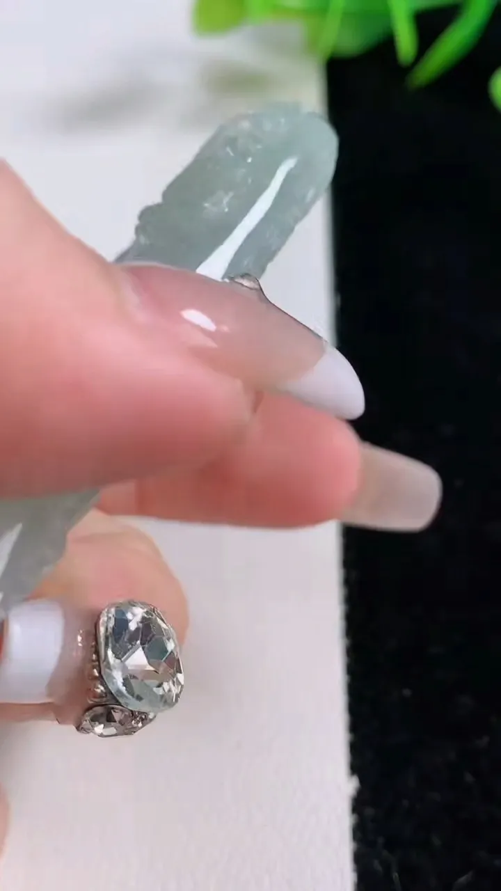 天然A货翡翠九龙至尊 龙牌吊坠，尺寸63-45.2-9，重量:49.03g
12月24日