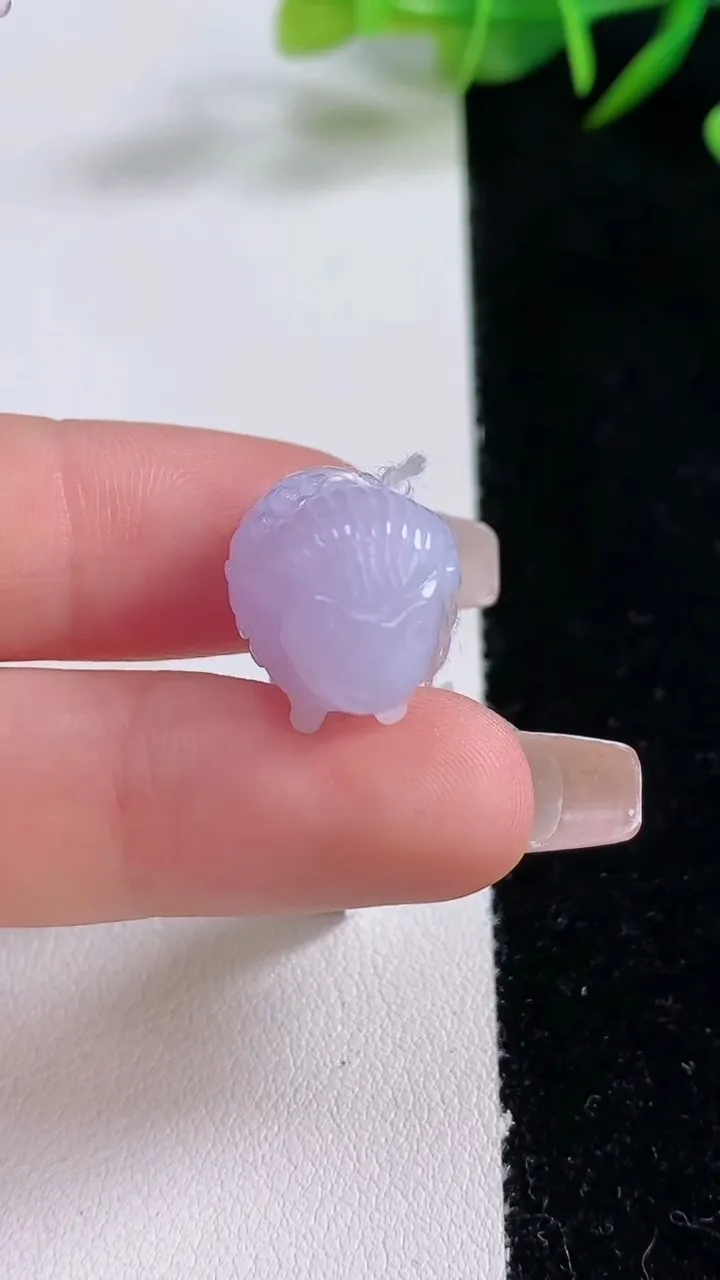 天然A货翡翠紫罗兰生肖羊吊坠，尺寸20-14.4-12.5，重量:6.34g
12月24日