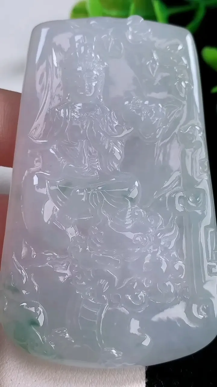 天然A货翡翠飘花文殊菩萨吊坠，尺寸71.6-45.3-6.2，重:49.24g
12月24日