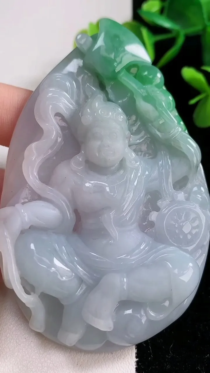 天然A货翡翠不动明王吊坠，尺寸84-55-12.8，重:83.72g
12月24日