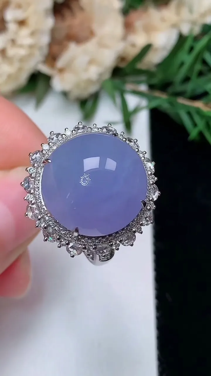 天然A货翡翠紫罗兰蛋面戒指 吊坠两用款，尺寸18-15.2-14.7，重量:9.01g2025年12月24日
工厂直销收藏佳品,种好水足，色泽均匀，有种有色，上手高大气！