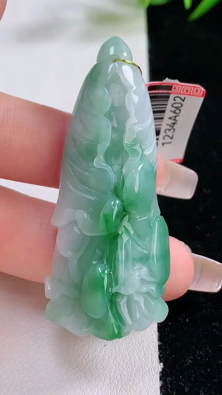 天然A货翡翠白菜吊坠，尺寸55.7-23.4-9，重量:20.72g
12月24日