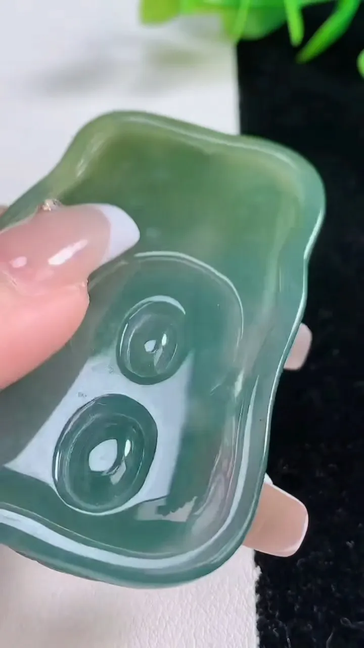 天然A货翡翠蓝水双彩凤凰大势至菩萨吊坠，尺寸61.5-44.7-6.8，重量:35.63g
12月24日