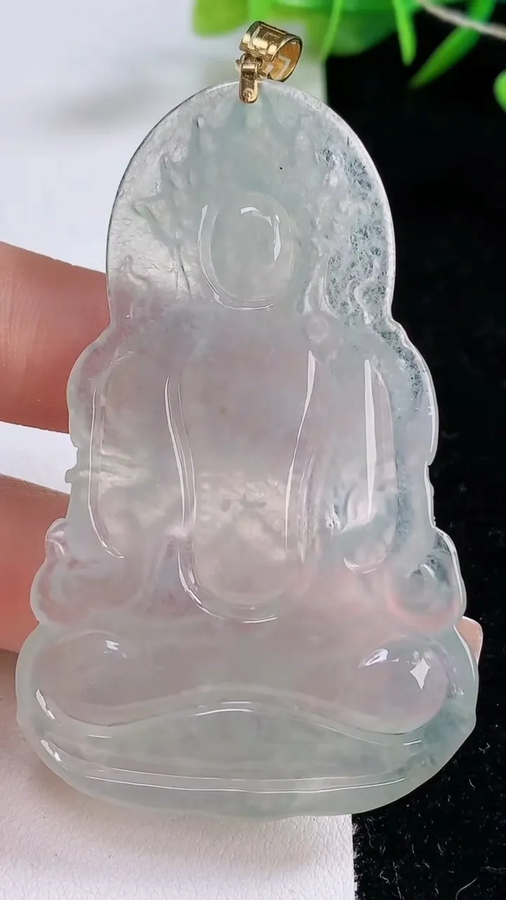 天然A货翡翠度母观音吊坠，尺寸66.3-40-5.，重量:24.60g
12月24日