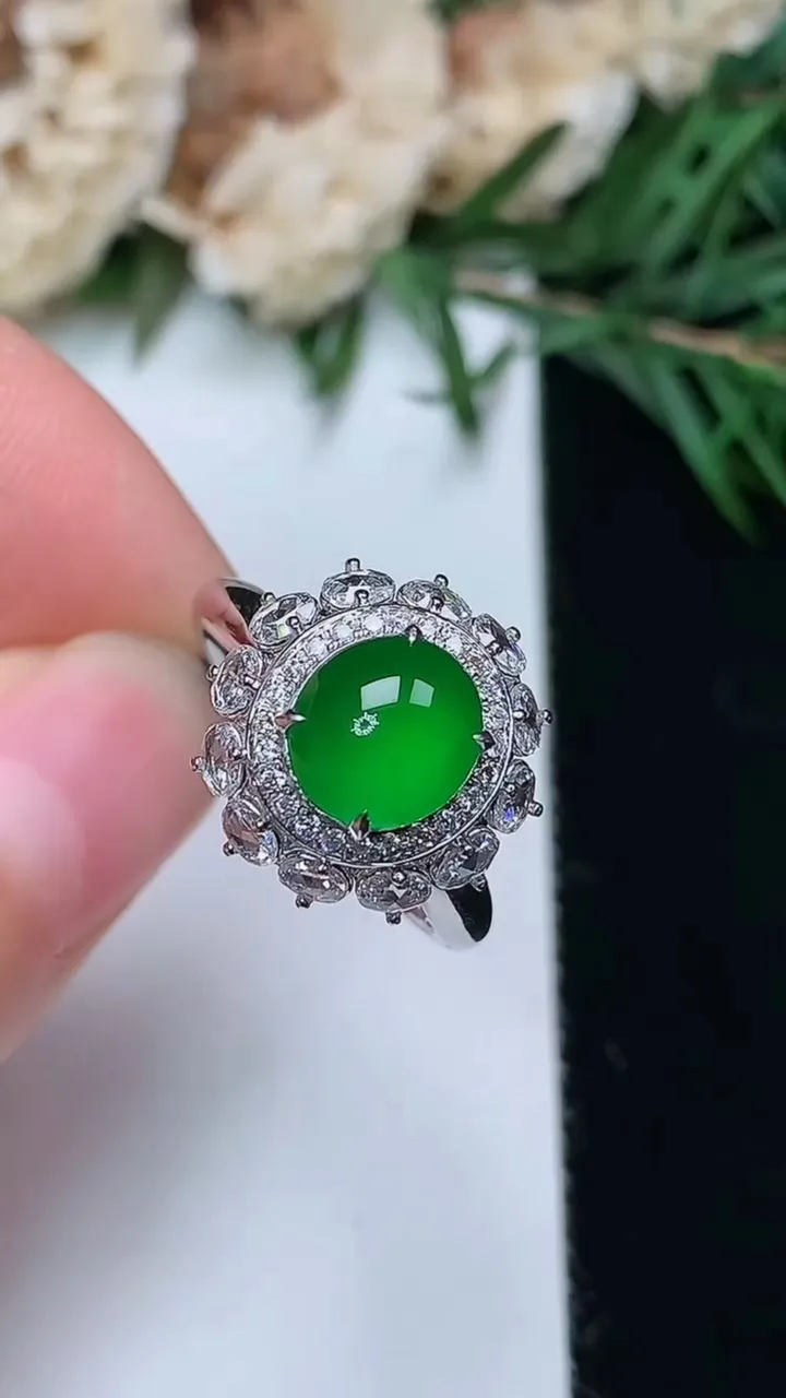 天然A货翡翠蛋面戒指，尺寸17-7.8-7.2，重量:3.95g2025年12月24日
工厂直销收藏