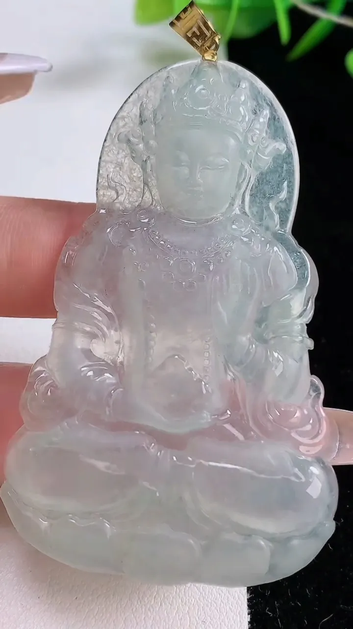 天然A货翡翠度母观音吊坠，尺寸66.3-40-5.，重量:24.60g
12月24日