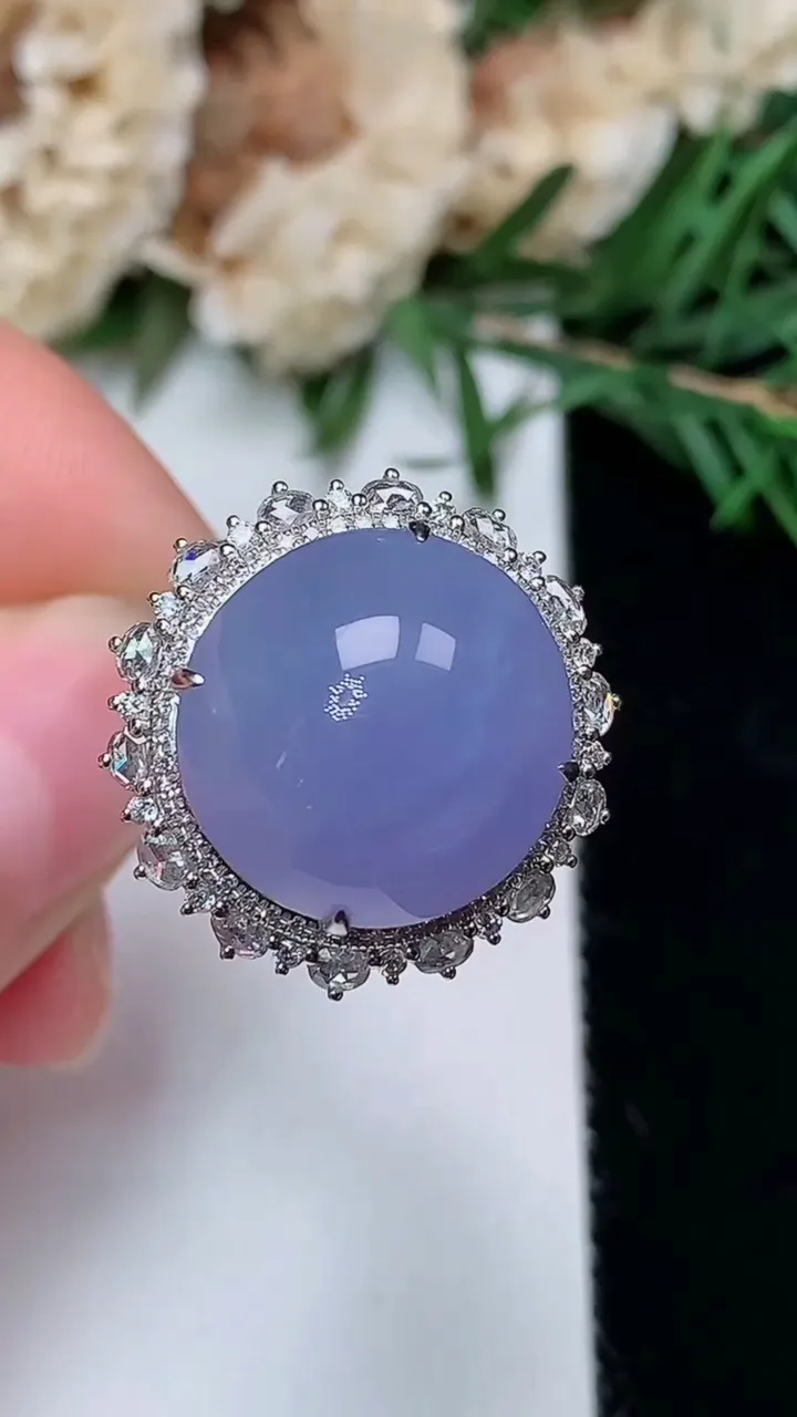 天然A货翡翠紫罗兰蛋面戒指 吊坠两用款，尺寸18-15.2-14.7，重量:9.01g2025年12