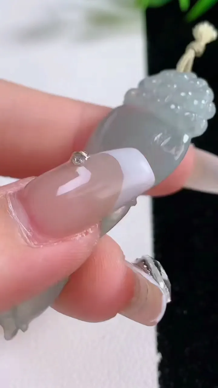 天然A货翡翠人参如意吊坠，尺寸50.8-19-4.2，重量:8.67g
12月24日